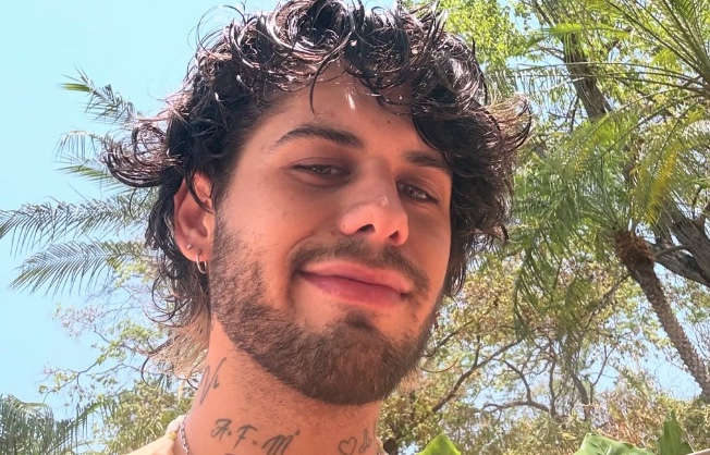 Zé Felipe arquiva quase todas as fotos após fim do namoro com Ana Castela