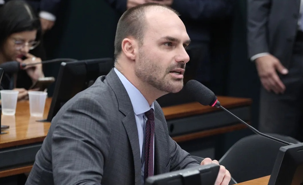 PF determina retorno imediato de Eduardo Bolsonaro ao cargo de escrivão