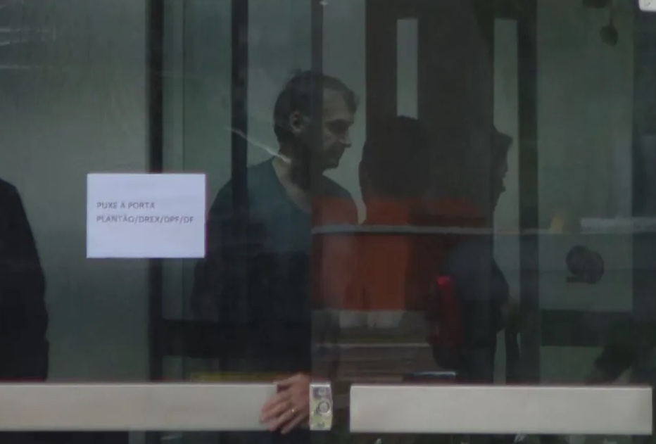 Moraes dá cinco dias para PF explicar barulho na cela de Bolsonaro