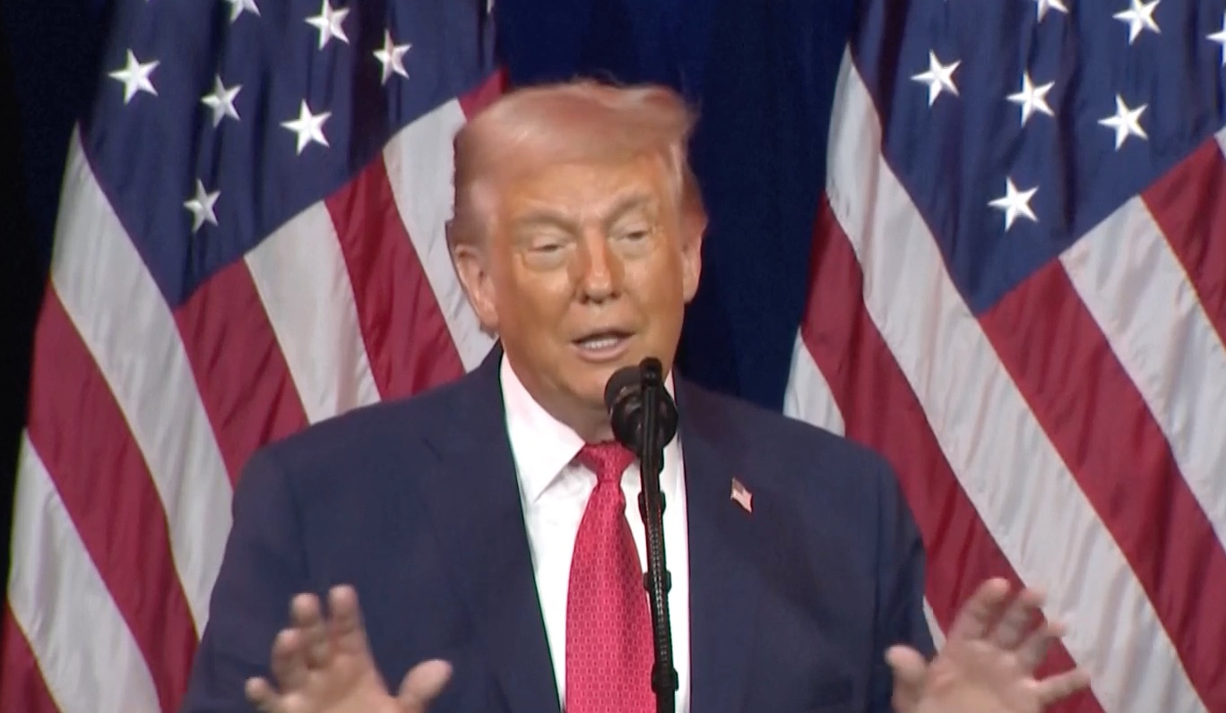 Trump celebra operação na Venezuela e chama Maduro de "violento"