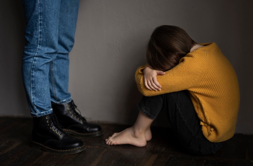 Para acobertar padrasto, mãe dizia que abusos da filha de 8 anos eram "fantasias" de criança, diz PC 