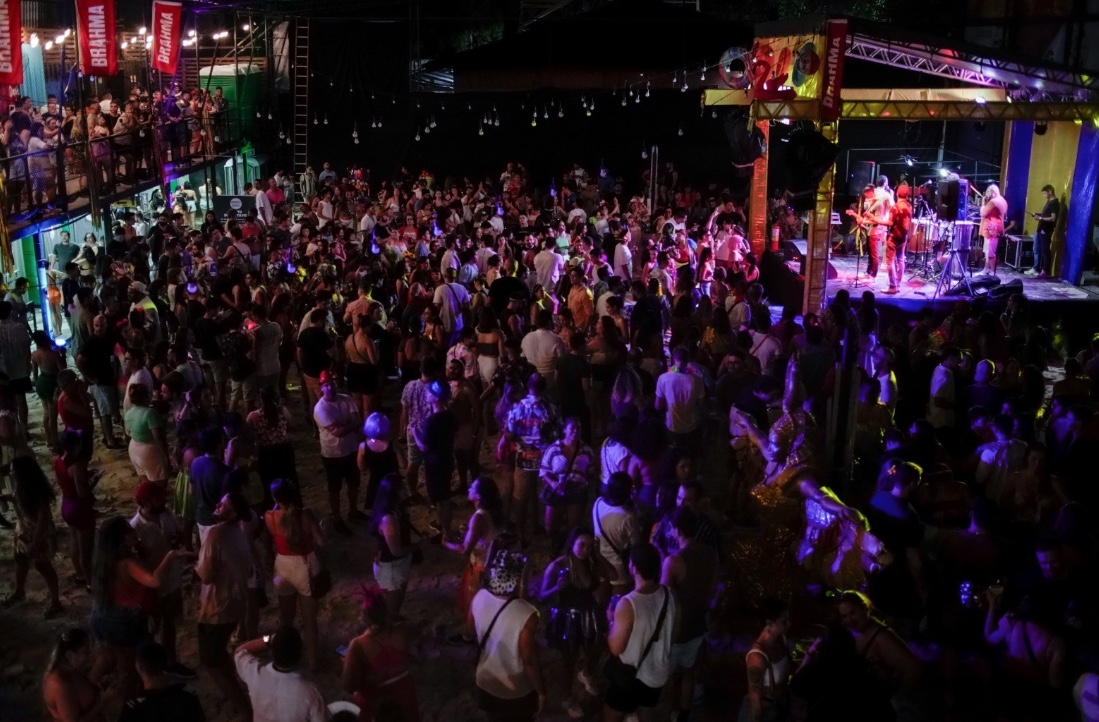 Com entrada grátis, bloco "Vai Quem Quer" anima Centro de Manaus; confira