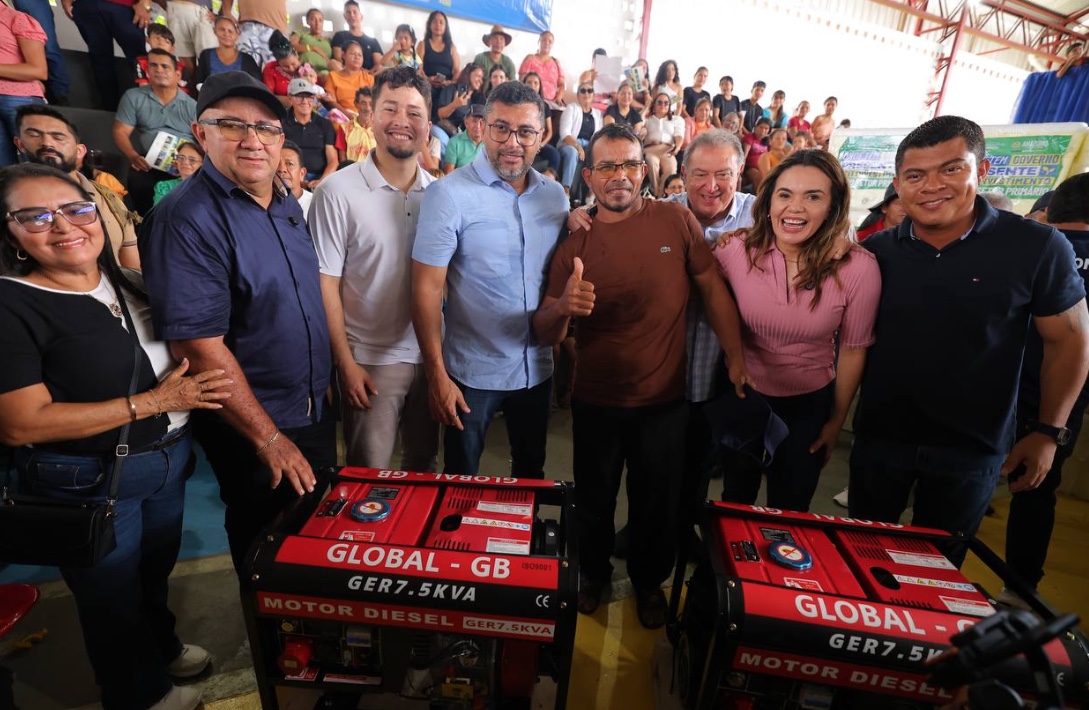 Governo entrega cadeiras de rodas e anuncia investimentos em Caapiranga