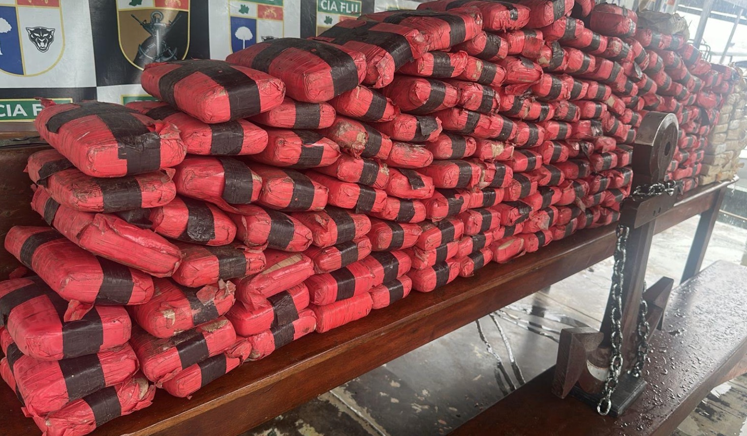 Polícia intercepta lancha vinda da Colômbia com 193 tabletes de skunk