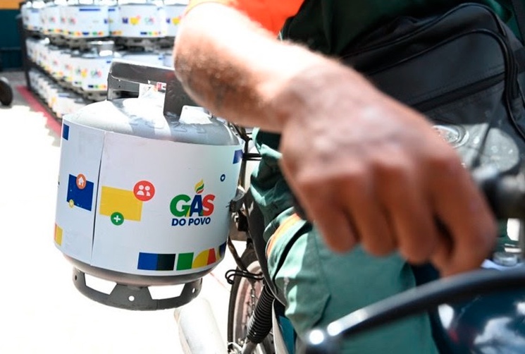 Gás do Povo alcança mais de 183 mil famílias em Manaus