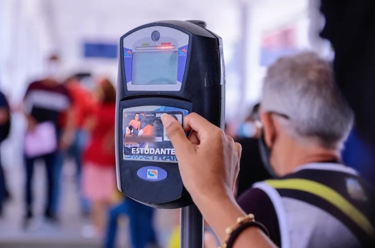 Gratuidade no ônibus já pode ser solicitada por estudantes em Manaus