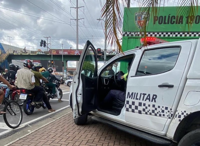 Foragido por homicídio tenta escapar da PM mas acaba na cadeia em Manaus