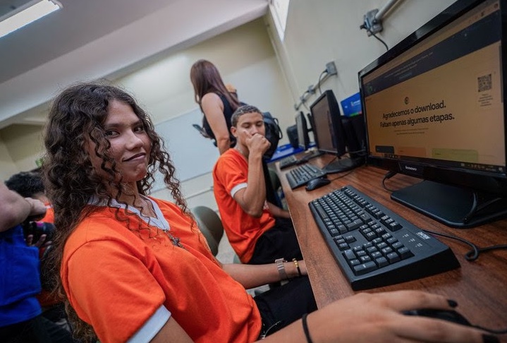 Amazonas ganha 4 novos laboratórios de informática
