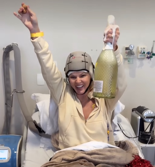 Val Marchiori celebra última sessão de quimio com festa e emoção