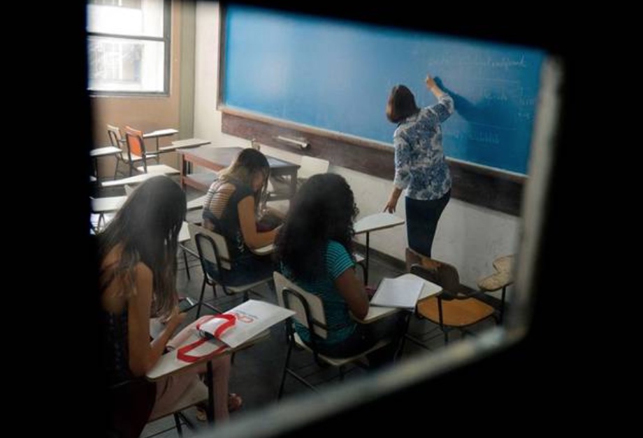 MPAM processa professora por acúmulo ilegal de quatro cargos em Parintins