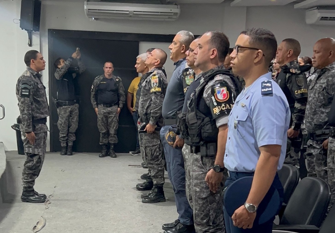 PM capacita militares para localizar drogas e explosivos com apoio de cães