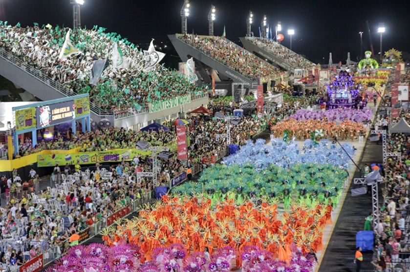 Nove escolas do Acesso A desfilam nesta sexta no Carnaval de Manaus