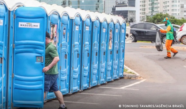 O que é mais perigoso, o banheiro sujo ou a bexiga cheia?