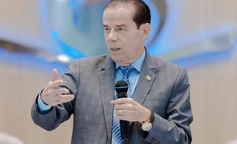 Pastor prevê "câncer na garganta" a carnavalescos após desfile na Sapucaí