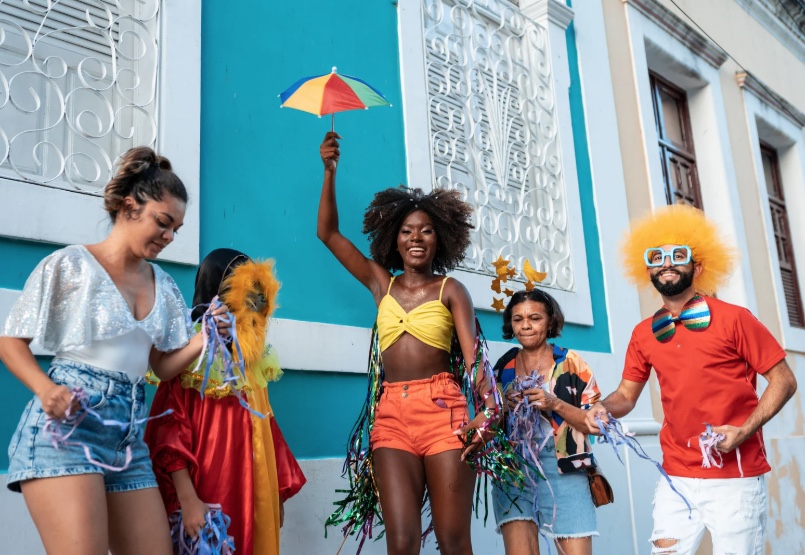Pesquisa aponta que 21% dos brasileiros terminaram namoro para curtir Carnaval 
