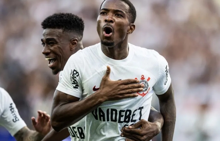 Jornalista xinga zagueiro do Corinthians e Cacá responde