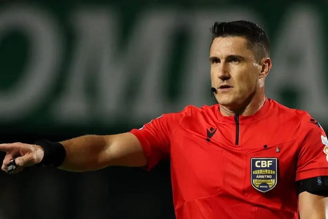 CBF divulga áudios do VAR em lances capitais de Santos x Vitória