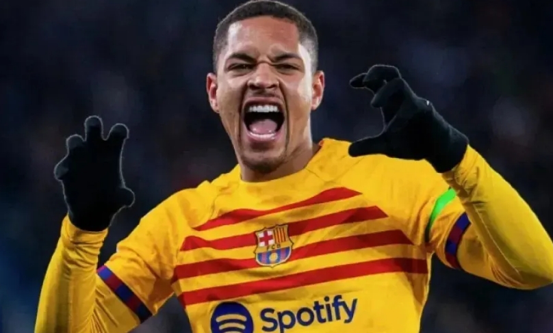 Barcelona deve fortuna ao Athletico-PR por transferência de Vitor Roque