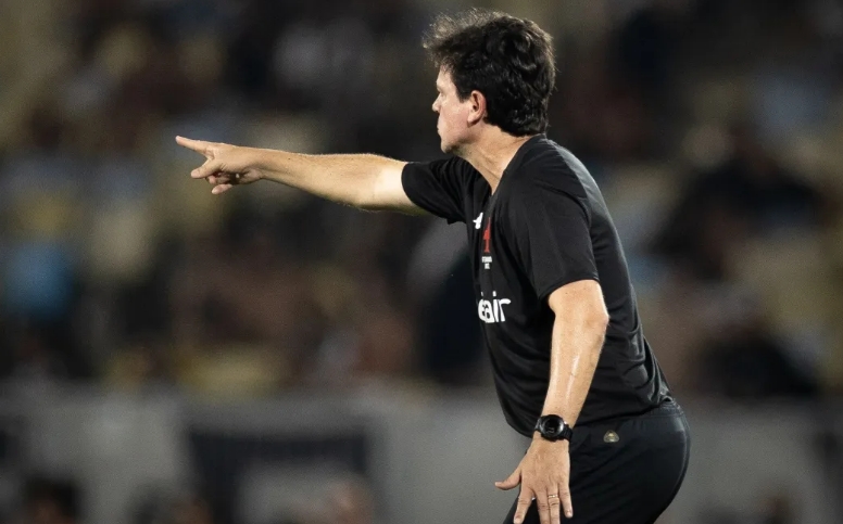 Diniz, do Vasco, discute com Freytes, do Fluminense: 'Vai tomar...'