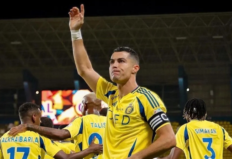 Mourinho tenta levar Cristiano Ronaldo para futebol turco, diz jornal