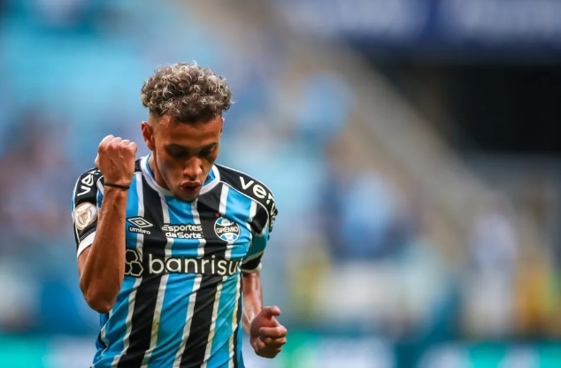 Bitello, ex-Grêmio, quer voltar ao Brasil para realizar sonho da Seleção