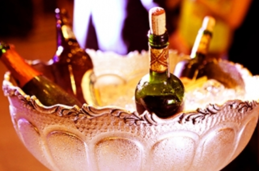 Consumo excessivo de álcool nas festas de fim de ano traz riscos? Entenda