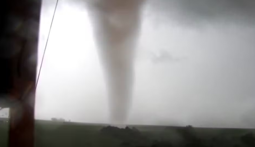 Tornado é registrado no Paraguai a menos de 60 km do Paraná