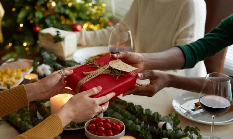Veja dicas de como economizar na compra de presentes de Natal
