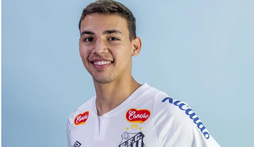 Santos anuncia a contratação de Deivid Washington