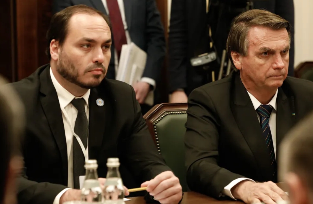 Bolsonaro prepara lista de pré-candidatos para 2026 da prisão, diz Carlos