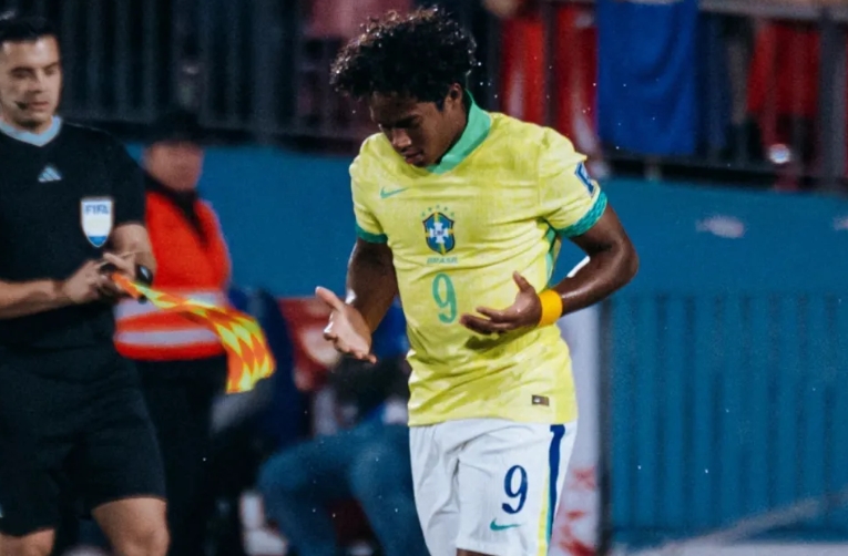 Mãe de Endrick posta mensagem enigmática após filho não jogar na Seleção
