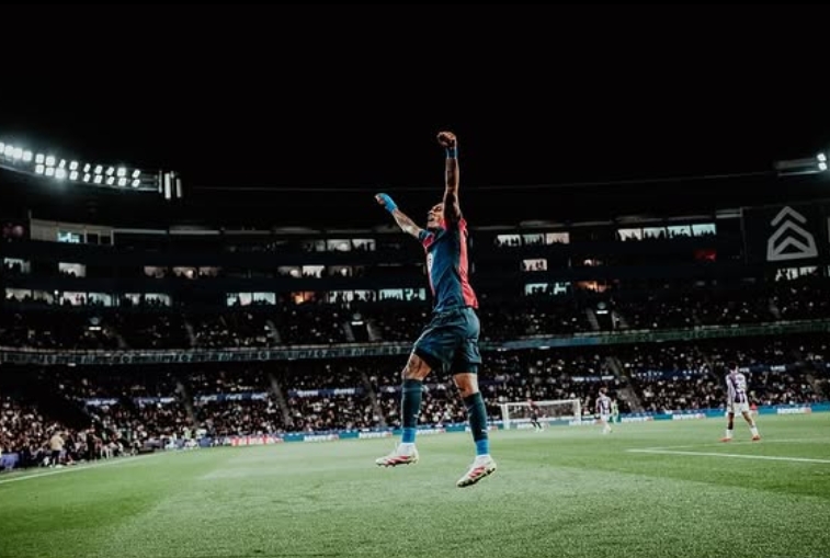 Raphinha acerta renovação com o Barcelona; diz jornalista