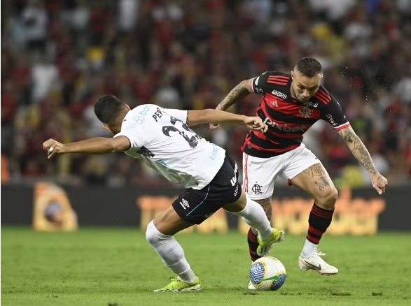 Everton Cebolinha sofre lesão no quadril e desfalca Flamengo
