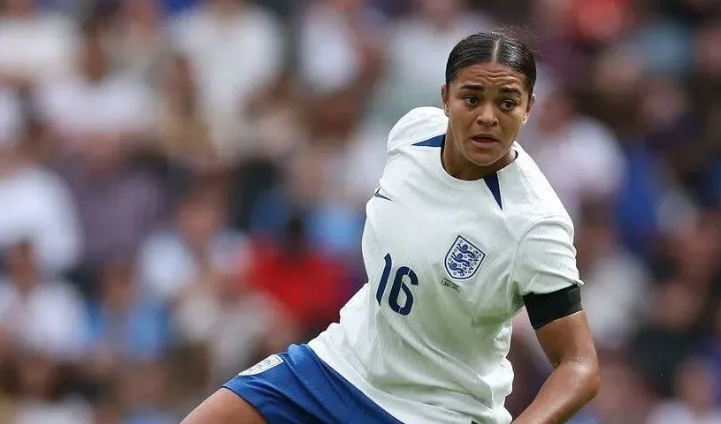 Gianni Infantino condena ataques racistas contra zagueira inglesa na Euro