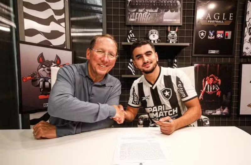 Botafogo anuncia a contratação do meia francês El Arouch