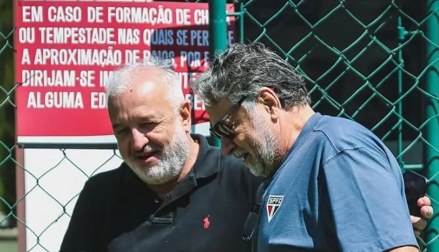 Mensagem vazada expõe racha político e climão nos bastidores do São Paulo