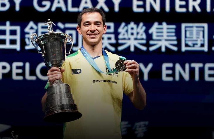 Hugo Calderano vira sobre sensação chinesa e avança no Europe Smash