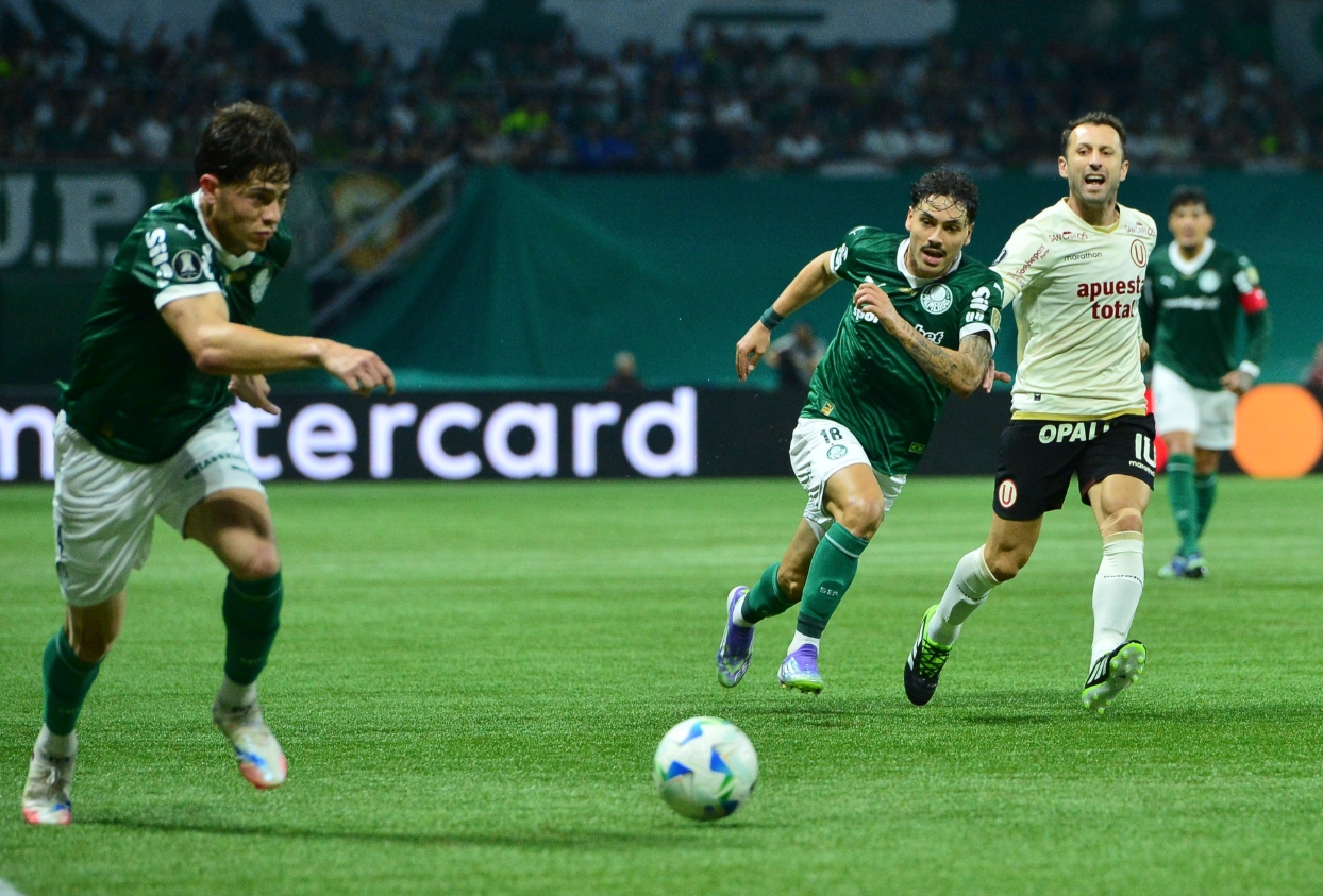 Palmeiras empata com Universitario e vai às quartas da Libertadores