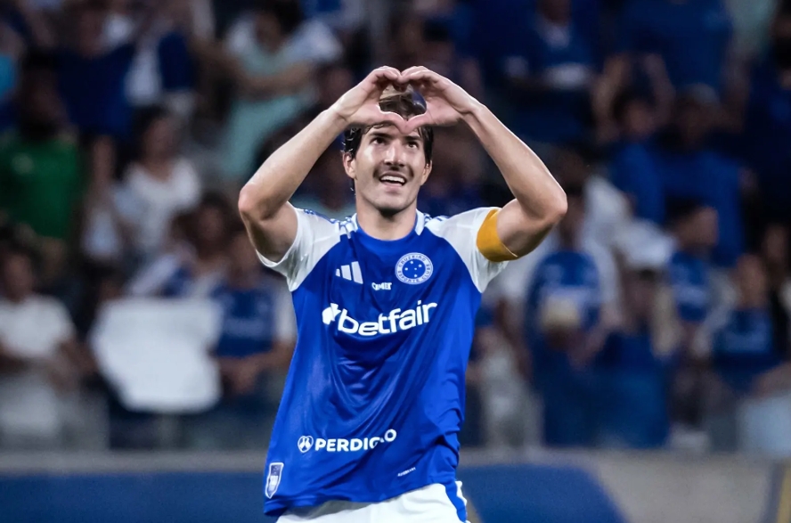 Cruzeiro vira sobre o Bragantino e tira Palmeiras da vice-liderança