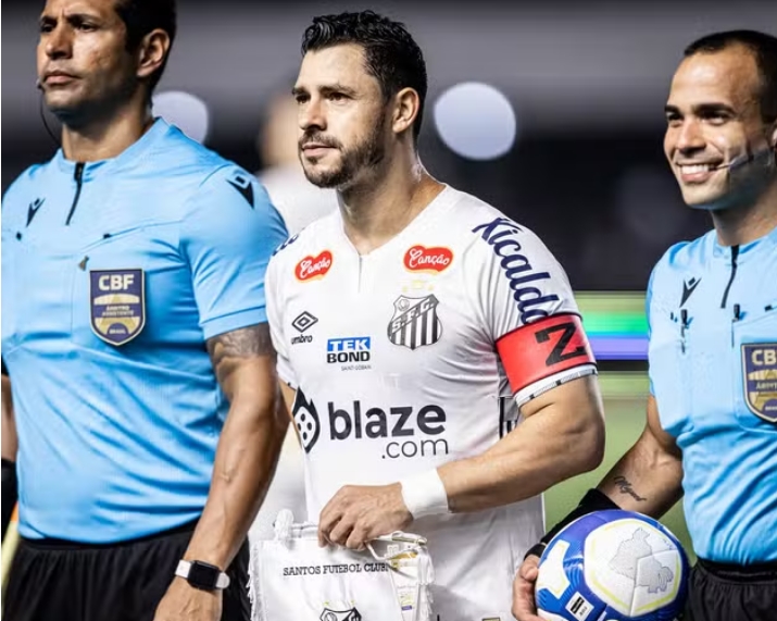 Giuliano pede para deixar Santos e negocia rescisão de contrato