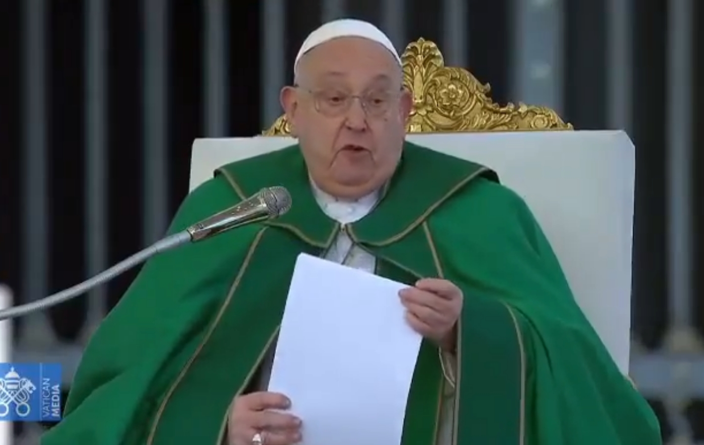 Papa Francisco deve passar mais uma semana hospitalizado, diz novo boletim