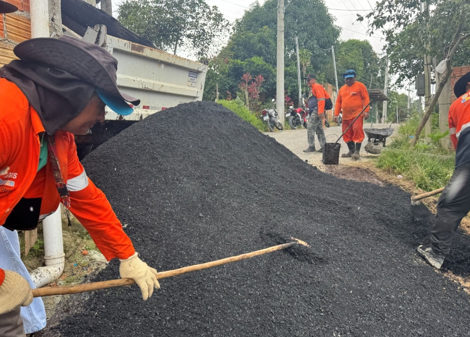 Asfalto chega à comunidade Coliseu e muda a realidade de famílias em Manaus