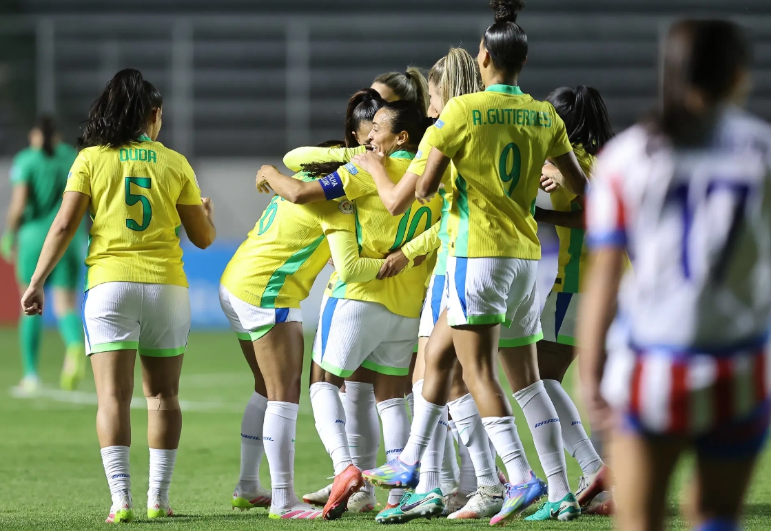 Brasil goleia Paraguai e se garante na semifinal da Copa América