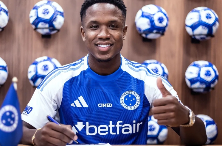 Cruzeiro anuncia contratação de Luis Sinisterra, ex-Bournemouth