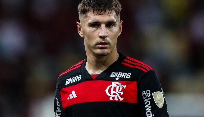 Varela se pronuncia após ser visto em confusão de torcedores do Peñarol