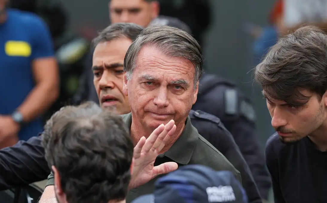 Médicos de Bolsonaro falam sobre atual estado de saúde do ex-presidente