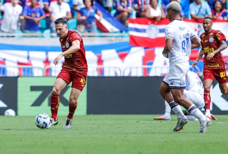 Em duelo com dois expulsos, Bahia vence o Vasco no Brasileirão