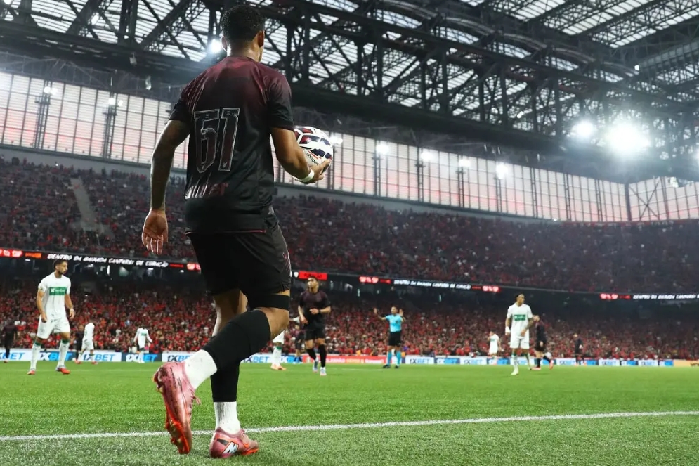 Athletico-PR vence América-MG e confirma acesso à Série A do Brasileiro