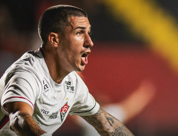 Vitória vence o Sport e empurra o Santos para o Z4 do Brasileirão
