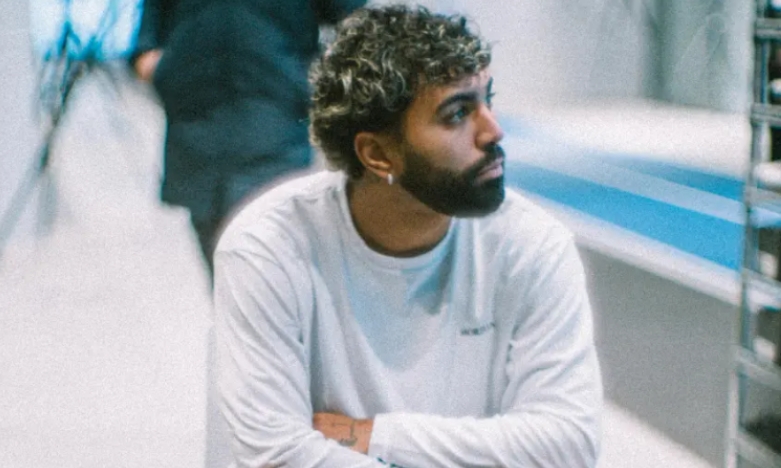 De volta ao Brasil, Gabigol curte férias no interior de São Paulo